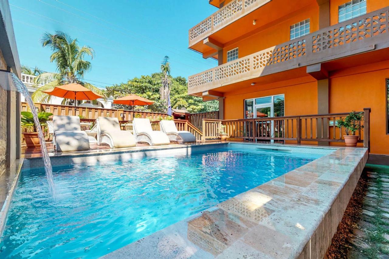 Hummingbird Home Suites Сан-Педро Экстерьер фото